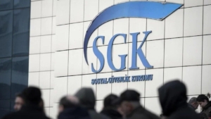 130-bin-emekli-icin-alarm-e-devlette-s-harfi-gorulenlerin-maaslari-kesilebilir-DfCfVtHF.jpg