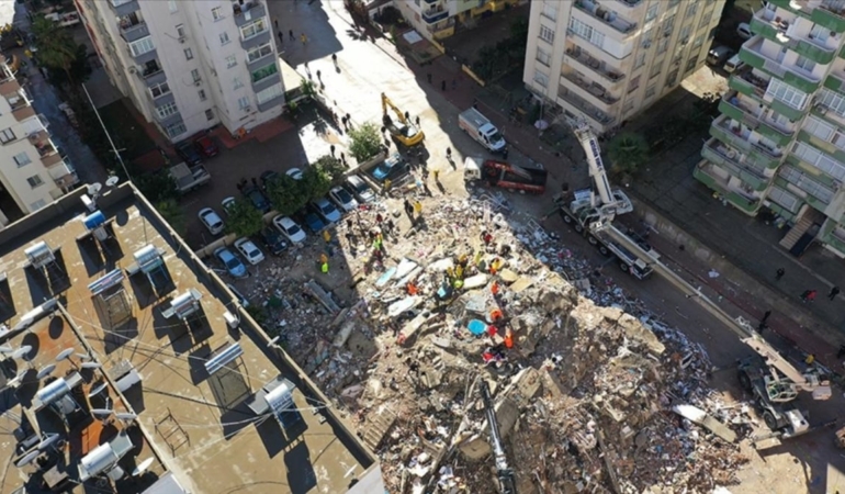 adanada-depremde-yikilan-apartmanin-muteahhidine-62-kez-muebbet-hapis-7gqMfbxX.jpg