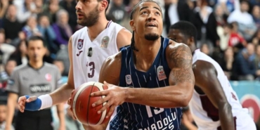 anadolu-efes-namaglup-serisini-trabzonda-surdurdu-mTtBDD84.jpg