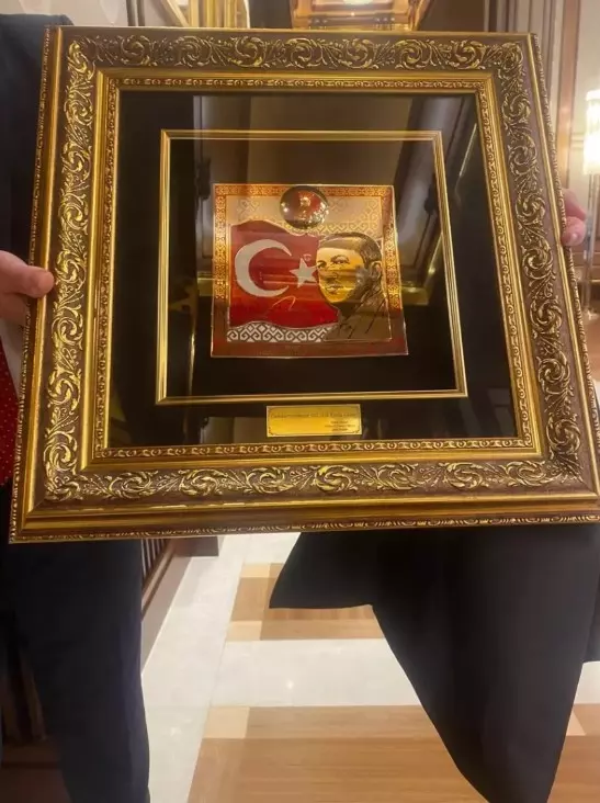 Bahçeli Beştepe'ye gitmedi ama Erdoğan'a hediyeyi gönderdi 1 bahceli bestepeye gitmedi ama erdogana hediyeyi gonderdi 0 Sw1kQ3pF