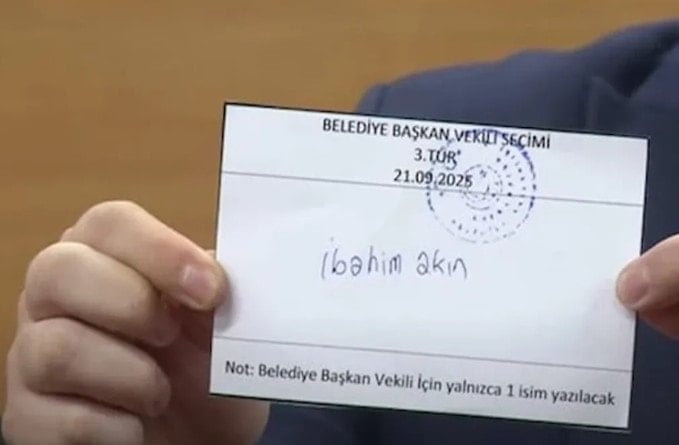 Bayrampaşa Belediyesi seçimlerine damga vurdu: Oy pusulasına 5 kez isim yazamadı 1 bayrampasa belediyesi secimlerine damga vurdu oy pusulasina 5 kez isim yazamadi 0 9hndzlWa