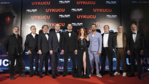 cagatay-ulusoyun-basrolunu-ustlendigi-uykucu-filmi-cumhuriyet-bayraminda-vizyonda-GwnmKi4Y.jpg