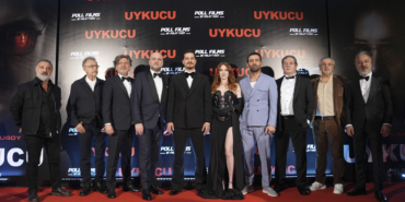 cagatay-ulusoyun-basrolunu-ustlendigi-uykucu-filmi-cumhuriyet-bayraminda-vizyonda-GwnmKi4Y.jpg