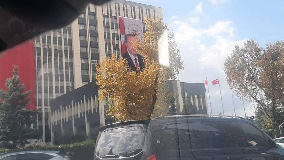 Cumhuriyet tarihinde bir ilk! 29 Ekim için TSK binasında 'Erdoğan'ın da posteri asıldı 1 cumhuriyet tarihinde bir ilk 29 ekim icin tsk binasinda erdoganin da posteri asildi 0 qyrDsjOJ