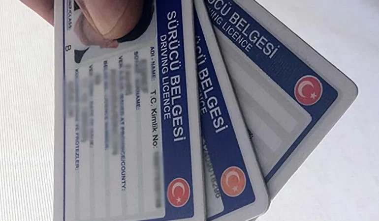 eski-ehliyet-yenileme-icin-son-tarih-uyari-fiyat-495-katina-cikacak-p1gpPxlM.webp