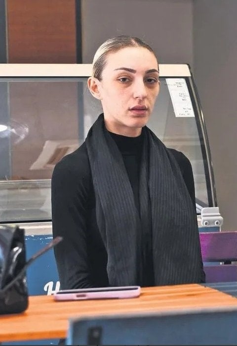 Güllü'nün kızının WhatsApp mesajları ortalığı karıştırdı 5 gullunun kizinin whatsapp mesajlari ortaligi karistirdi 4 1Cn1VPca