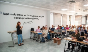 karsiyakanin-3-yas-universitesinde-ders-zili-caldi-lZ8Rni8V.jpg