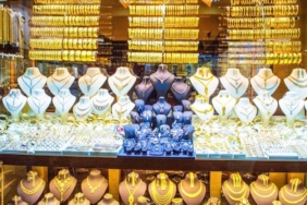 Kuyumcularda altın alarmı: Kuyruklar sokaklara taştı! 1 kuyumcularda-altin-alarmi-kuyruklar-sokaklara-tasti-G1aNpfit.jpg