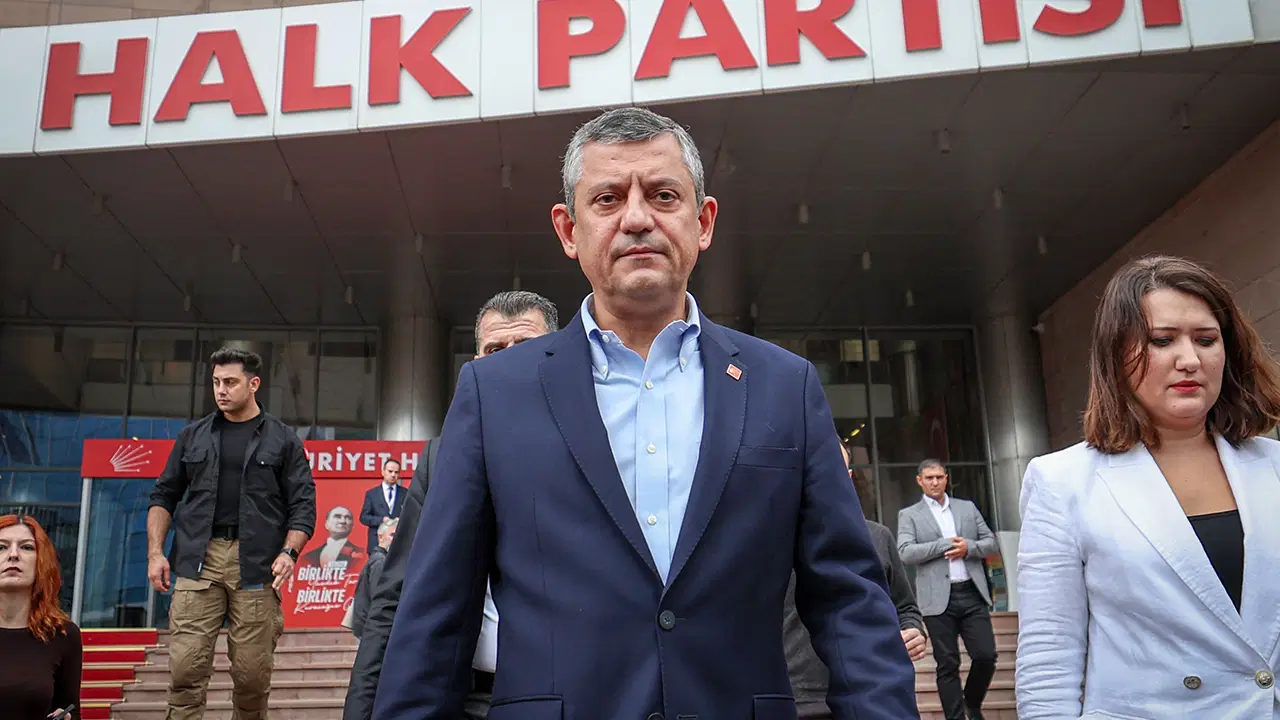 Özgür Özel CHP'nin yol haritasını anlattı, 'kayyum' sorusuna net yanıt verdi: 'Yeni bir perde açıyorlar...' 3 ozgur-ozel-chpnin-yol-haritasini-anlatti-kayyum-sorusuna-net-yanit-verdi-yeni-bir-perde-p9Pnlgy3.jpg