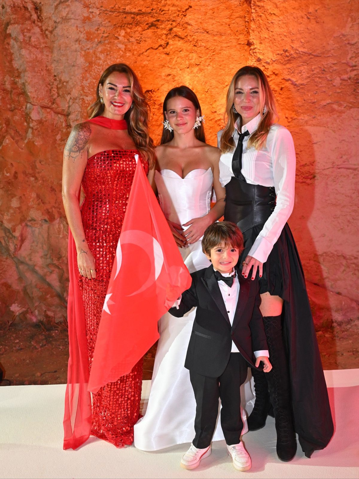 Pınar Altuğ'un kızı Su mankenlik yaptı! Görenler beğeni yağdırdı 1 pinar altugun kizi su mankenlik yapti gorenler begeni yagdirdi 0 8Aiua2Tm