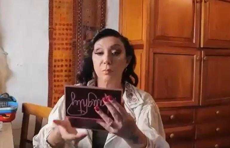 Şarkıcı Güllü'nün sır dolu ölümü! Olay gecesine şahit olmuşlardı: Kızı ve arkadaşı harekete geçti 2 sarkici gullunun sir dolu olumu olay gecesine sahit olmuslardi kizi ve arkadasi harekete gecti GLSFf5sO