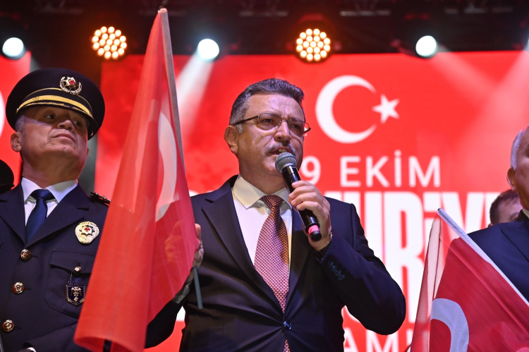 Trabzon sokaklarında Cumhuriyet Bayramı coşkusu 2 trabzon sokaklarinda cumhuriyet bayrami coskusu 1 TfunltBa