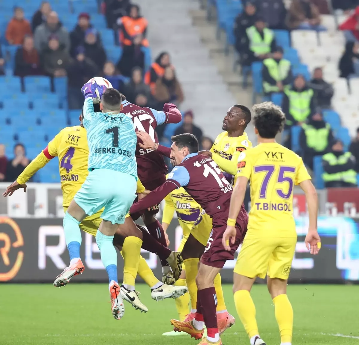 Trabzonspor ve Eyüpspor Arasındaki 3. Randevu 8 trabzonspor-ve-eyupspor-arasindaki-3-randevu-Uw6cf42X.jpg