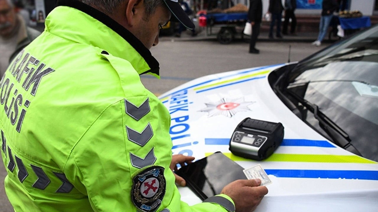 Trafikte ağır ceza dönemi başlamadan durdu 2 trafikte agir ceza donemi baslamadan durdu 1 9PpUEu5C