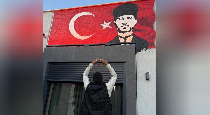 Tüm yurtta 29 Ekim Cumhuriyet Bayramı coşkusu! Ünlülerden peş peşe paylaşımlar 3 tum yurtta 29 ekim cumhuriyet bayrami coskusu unlulerden pes pese paylasimlar 2 LWu9ZJmA