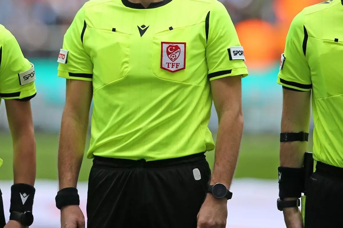 Türkiye'nin gözü bu maçlarda! İşte dev derbileri yönetecek hakemler 12 turkiyenin-gozu-bu-maclarda-iste-dev-derbileri-yonetecek-hakemler-dxSOdASY.jpg