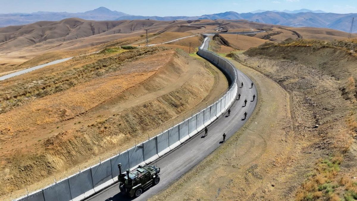 turkiyenin kara sinirlarinin yuzde 44une guvenlik duvari oruldu 0 kewrbktl