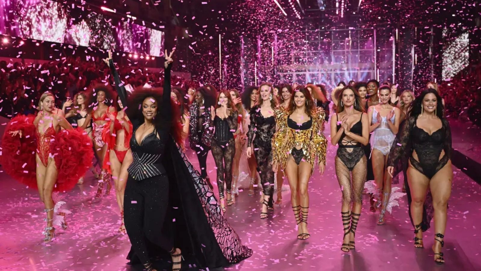 Victoria’s Secret Fashion Show Yeniden Podyumlarda 1 victorias secret fashion show yeniden podyumlarda 0 7OCkQ3wN