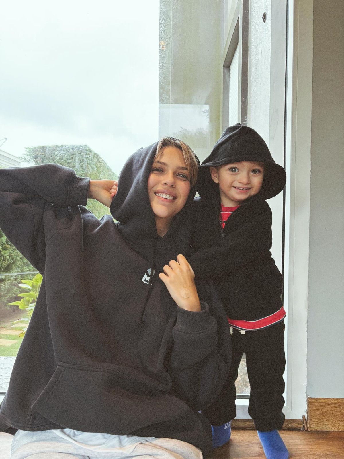 yasemin sefkatli ikizleriyle yeni pozunu paylasti kayinvalide derya tunadan yorum aldi 0 QMgalg2r