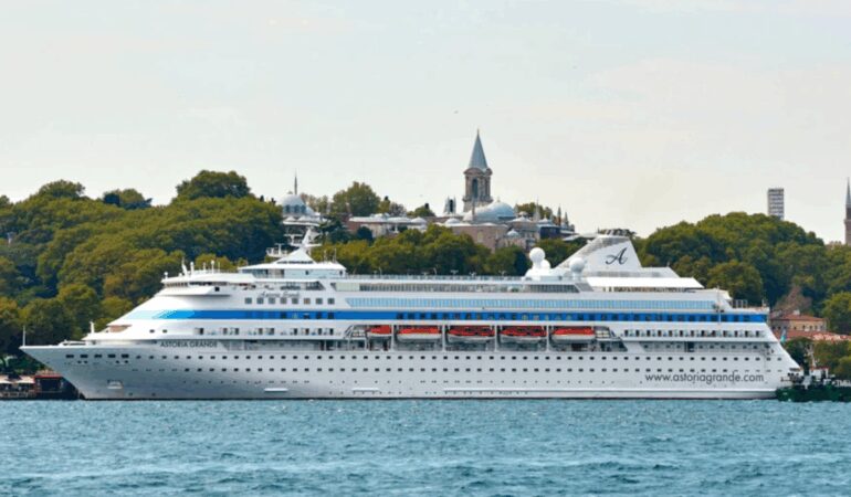 600-rus-turisti-tasiyan-gemi-istanbula-yanasamadi-rus-basini-turkler-intikam-aldi-diye-yorumladi-bPleSTI6.jpg
