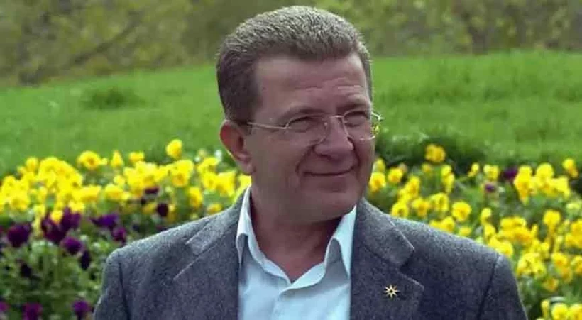 Erdoğan'ın elini öpmeye çalışmıştı... AKP'ye geçen başkanın baş döndüren parti transferleri 7 erdoganin elini opmeye calismisti akpye gecen baskanin bas donduren parti transferleri 3