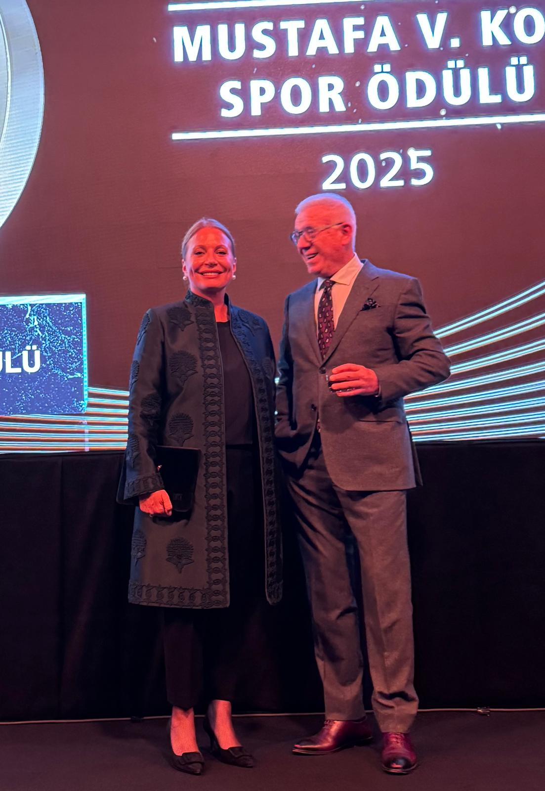 Ertuğrul Özkök: Abdullah Öztürk'ü yazdı...Önceki gece üç kişi ödül aldı; beş kişi beni ağlattı 7 ertugrul ozkok abdullah ozturku yazdionceki gece uc kisi odul aldi bes kisi beni aglatti 1jX11v9V