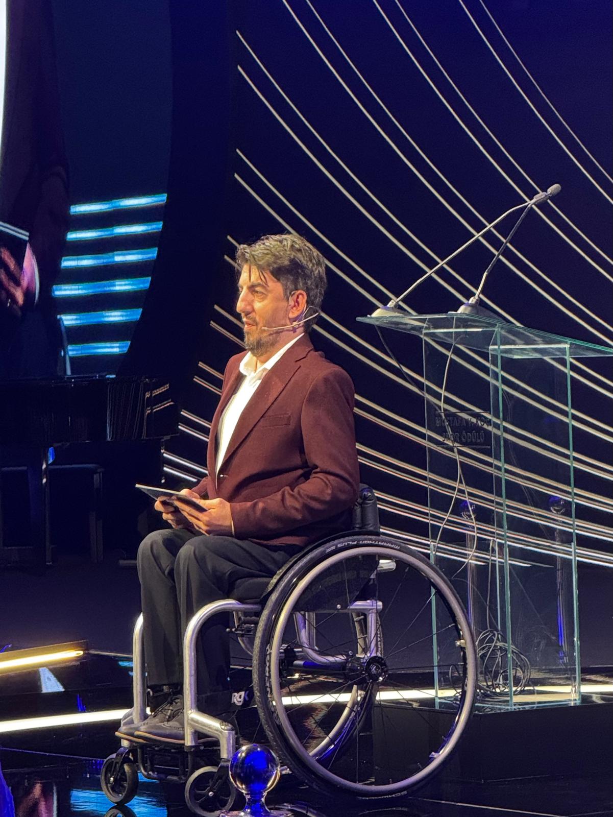 Ertuğrul Özkök: Abdullah Öztürk'ü yazdı...Önceki gece üç kişi ödül aldı; beş kişi beni ağlattı 4 ertugrul ozkok abdullah ozturku yazdionceki gece uc kisi odul aldi bes kisi beni aglatti M3Harn4Y