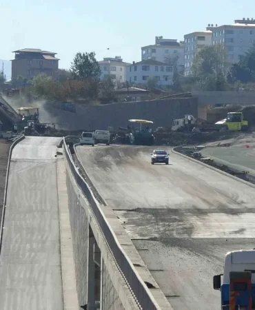 kanuni-bulvari-nda-calismalar-hizla-ilerliyor-23-km-tamamlandi-1200-861523