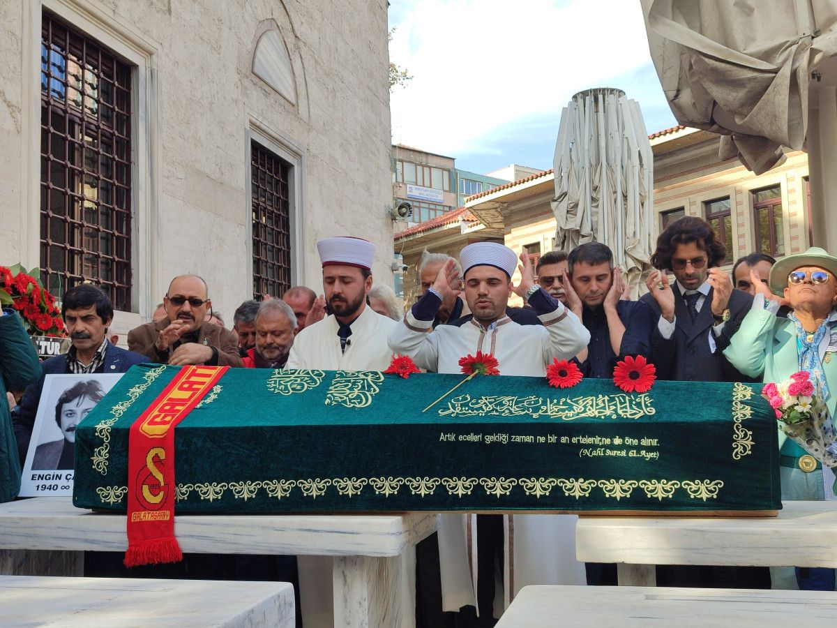 kazada olen engin caglarin oglu babam ataturkun oldugu ayda olmek isterdi 0 Xazccq8S