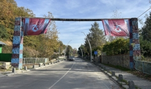 metropolde-koy-hayati-trabzonlularin-mega-kentteki-baskenti-ishaklida-hayat-bordo-mavi-akiyor_98760ba8daab-1100x650