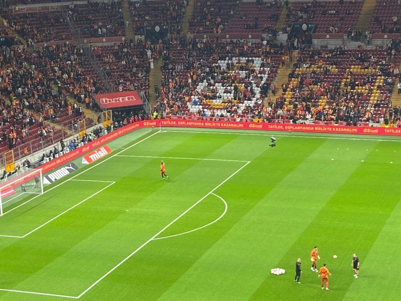 Trabzon tribünlerinden Uğurcan Çakır’a tepki! RAMS Park’ta dikkat çeken anlar 1 trabzon tribunlerinden ugurcan cakira tepki rams parkta dikkat ceken anlar 0