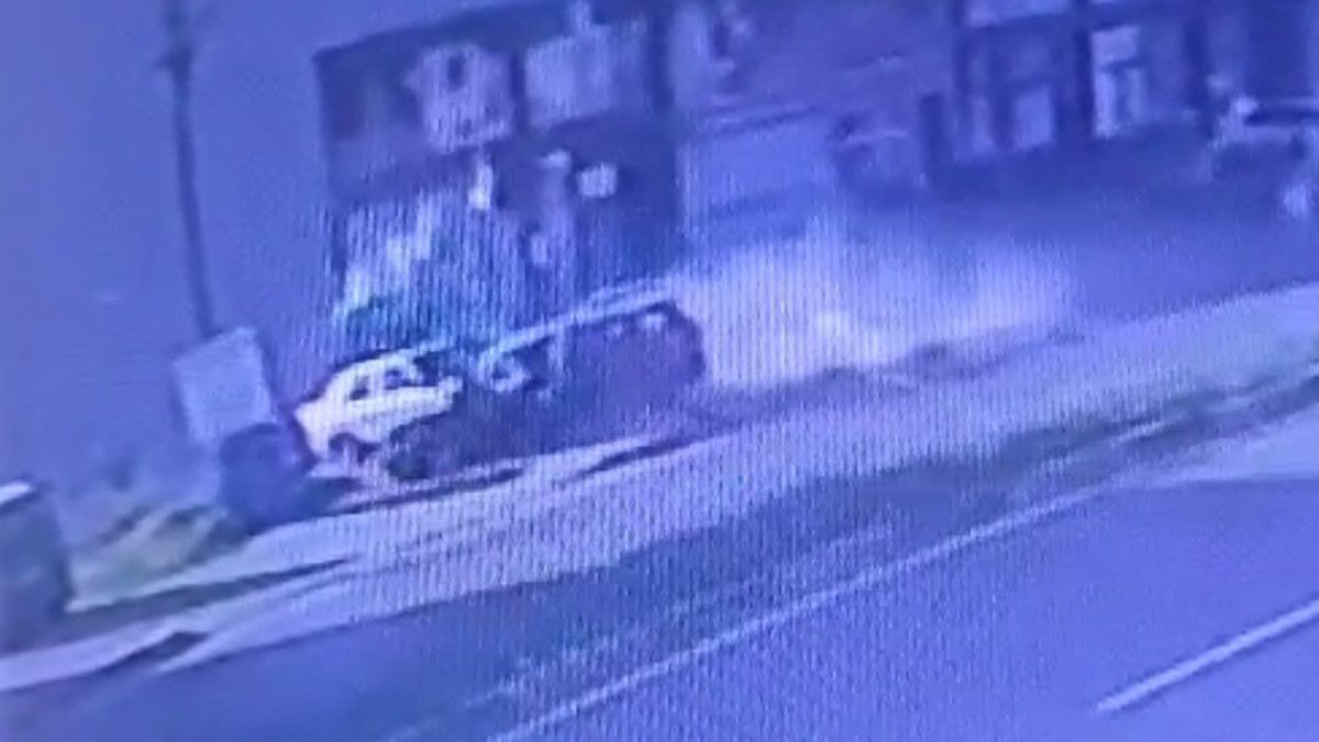 trabzonda otomobilin altinda kalan babaanne ve 2 torunu agir yaralandi 0 avWLu8uF