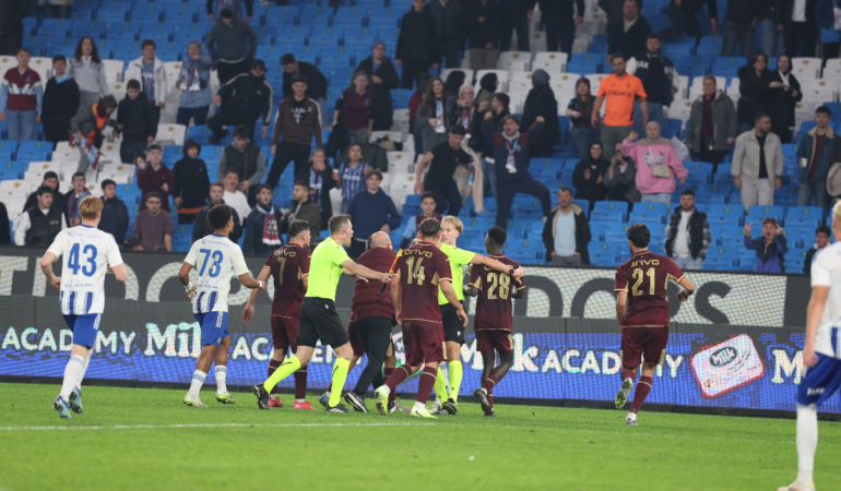 trabzonspor-u19-helsinki-u19-macinda-kavga-cikti-Fvi1L1SF.jpg