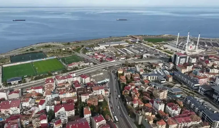 trabzonun-yillardir-konusuluyordu-yikim-icin-bakanlik-raporu-bekleniyor-gsFhVkAE.webp