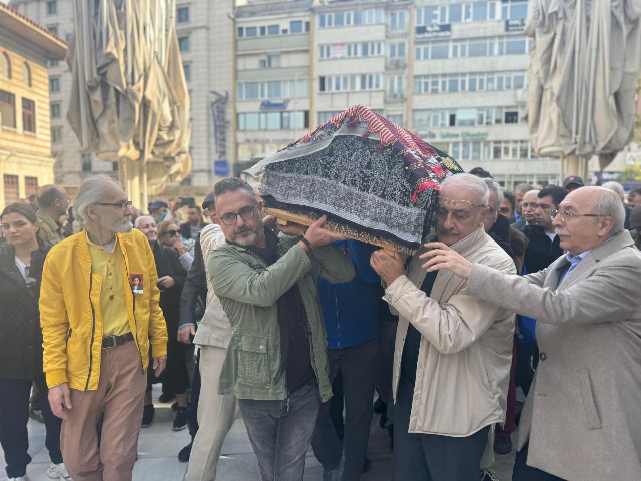 Usta sanatçı Süheyla Altmışdört son yolculuğuna uğurlandı 2 usta sanatci suheyla altmisdort son yolculuguna ugurlandi 1 ZkLiAOCP