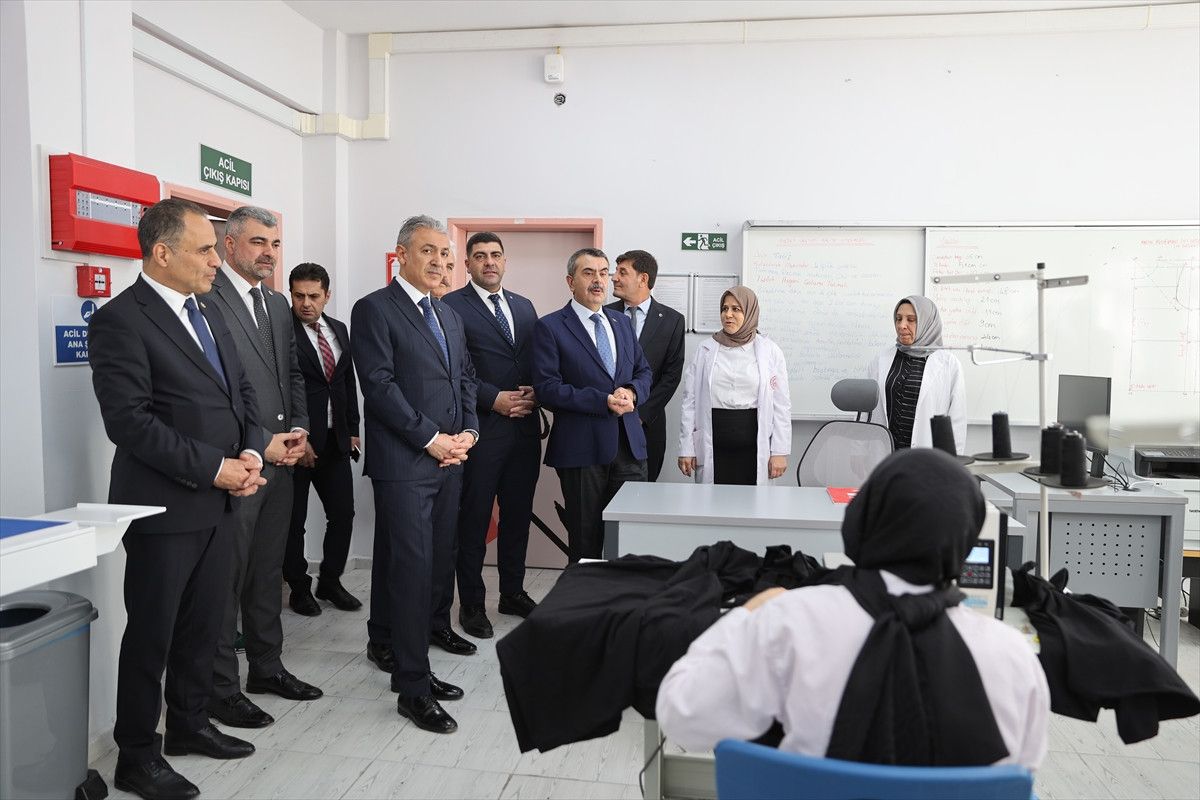 Yusuf Tekin'den 'mesleki lise' değerlendirmesi: Talep her geçen yıl biraz daha artıyor 6 yusuf tekinden mesleki lise degerlendirmesi talep her gecen yil biraz daha artiyor 2 9qrVQhKa