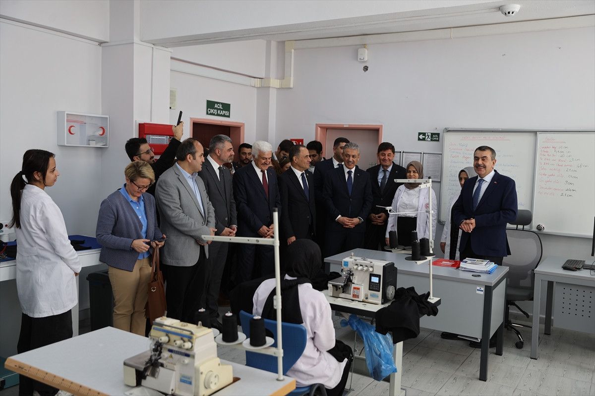 Yusuf Tekin'den 'mesleki lise' değerlendirmesi: Talep her geçen yıl biraz daha artıyor 7 yusuf tekinden mesleki lise degerlendirmesi talep her gecen yil biraz daha artiyor 3 HljMZOYL