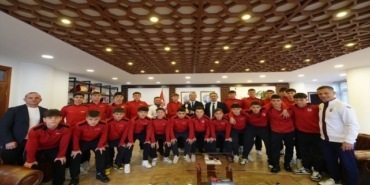 akcaabat-belediye-baskani-ekim-dereceye-giren-ogrencileri-agirladi