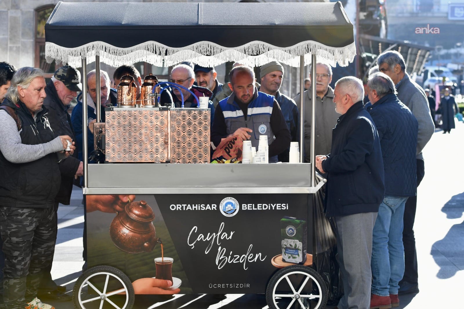 akin akin gidiyorlar ortahisar belediyesi kek ve cayi bedava yapti 2 zNPzi4wC