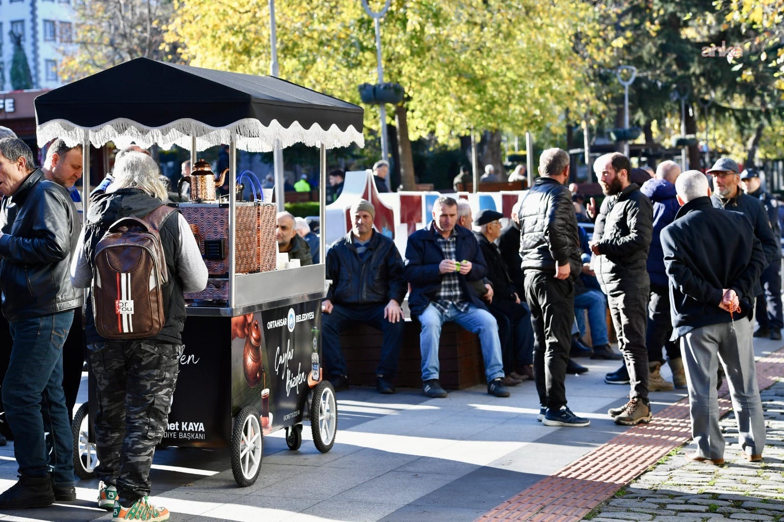 akin akin gidiyorlar ortahisar belediyesi kek ve cayi bedava yapti 3 mMMKubfG