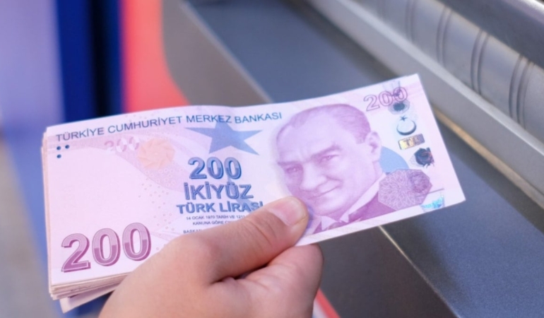 atmlerde-para-cekme-ve-yatirma-limiti-persembe-gunu-degisiyor-iste-yeni-limitler-eQl8a9ub.jpg
