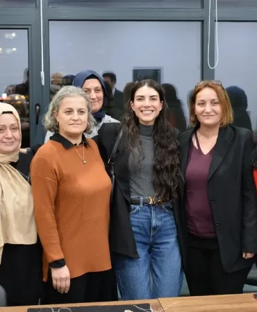 deniz-baysaldan-trabzonda-kadin-yasam-ve-istihdam-merkezine-ziyaret-Pyi76ZHN.webp