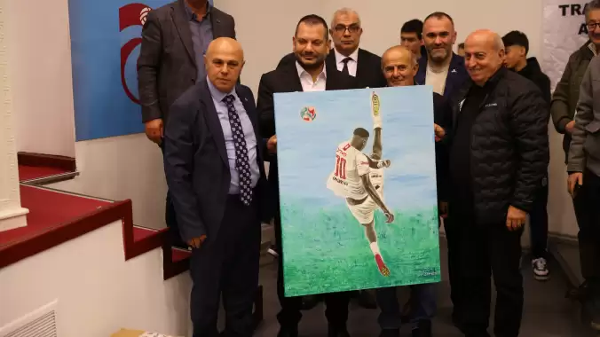 Ayın golü ödülü Trabzonsporlu oyuncuya gitti 1 thumbnail