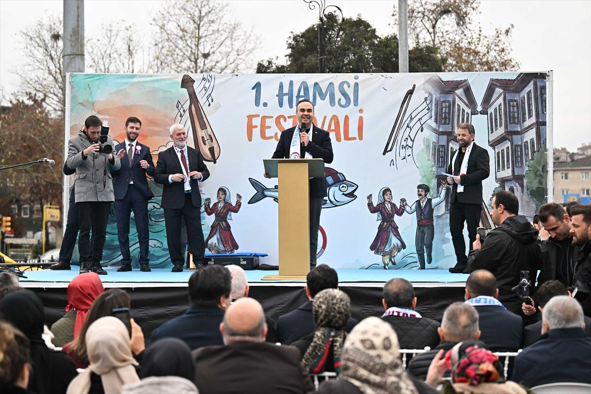 eyupsultanda hamsi festivali coskusu vatandaslara 1 ton hamsi dagitildi 1 y5CQeVL4