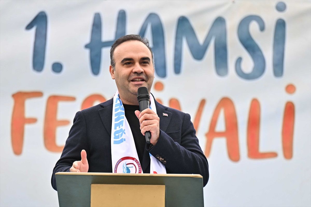 eyupsultanda hamsi festivali coskusu vatandaslara 1 ton hamsi dagitildi 2 HzdF7kDa