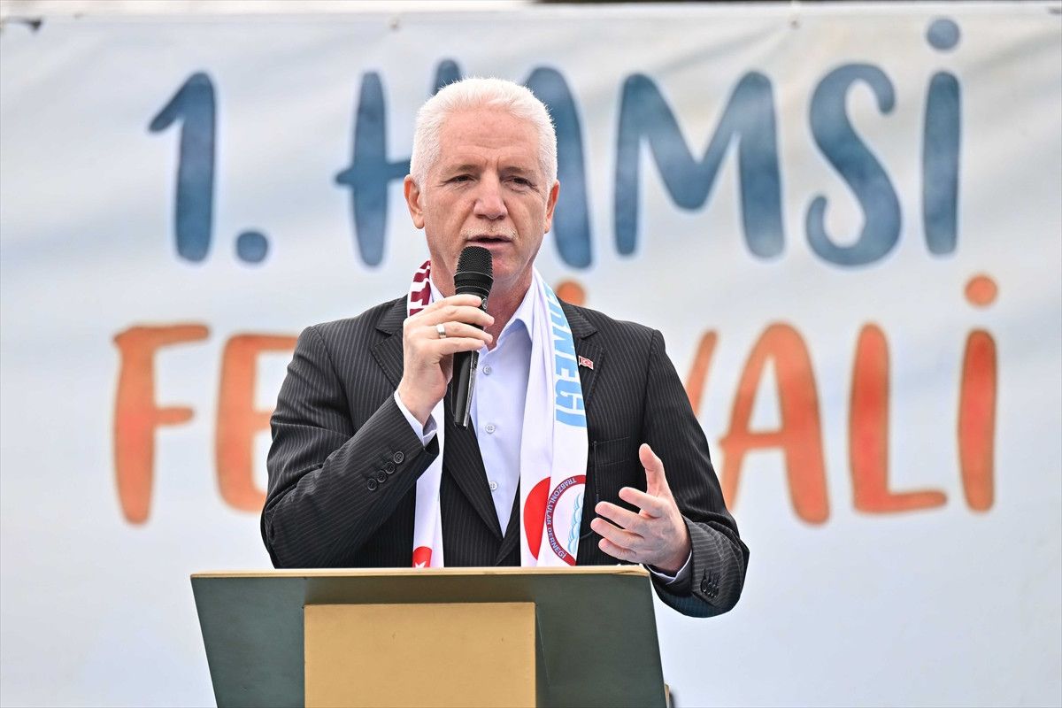 eyupsultanda hamsi festivali coskusu vatandaslara 1 ton hamsi dagitildi 3 L8yFMIr7