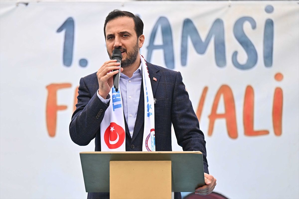 eyupsultanda hamsi festivali coskusu vatandaslara 1 ton hamsi dagitildi 4 a7us4Lzm