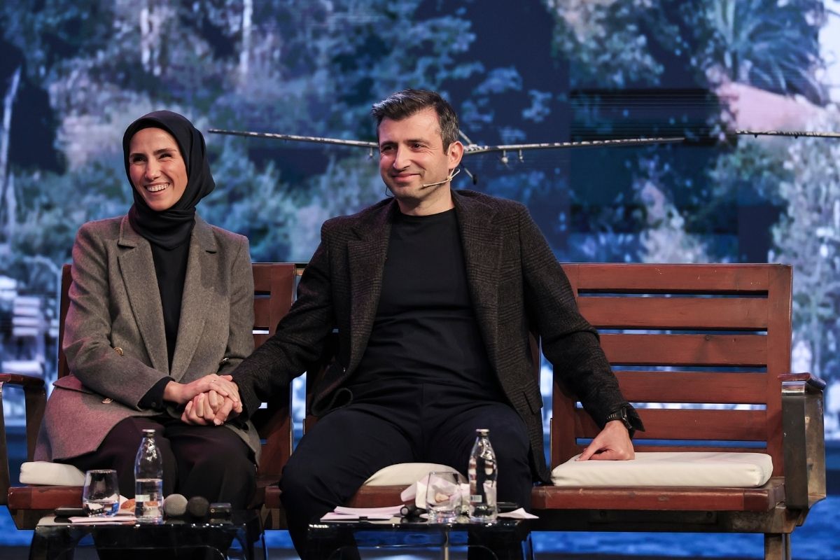 Selçuk Bayraktar, Baykar'ın tasarım hikayesini babası Özdemir Bayraktar'ın 'İnsanlar uçağı yaptığında kuşa, Laz yapınca balığa benzer' sözüyle anlattı 1 selcuk bayraktar baykarin tasarim hikayesini babasi ozdemir bayraktarin insanlar ucagi yaptiginda kusa laz yapinca D6d7QXjj