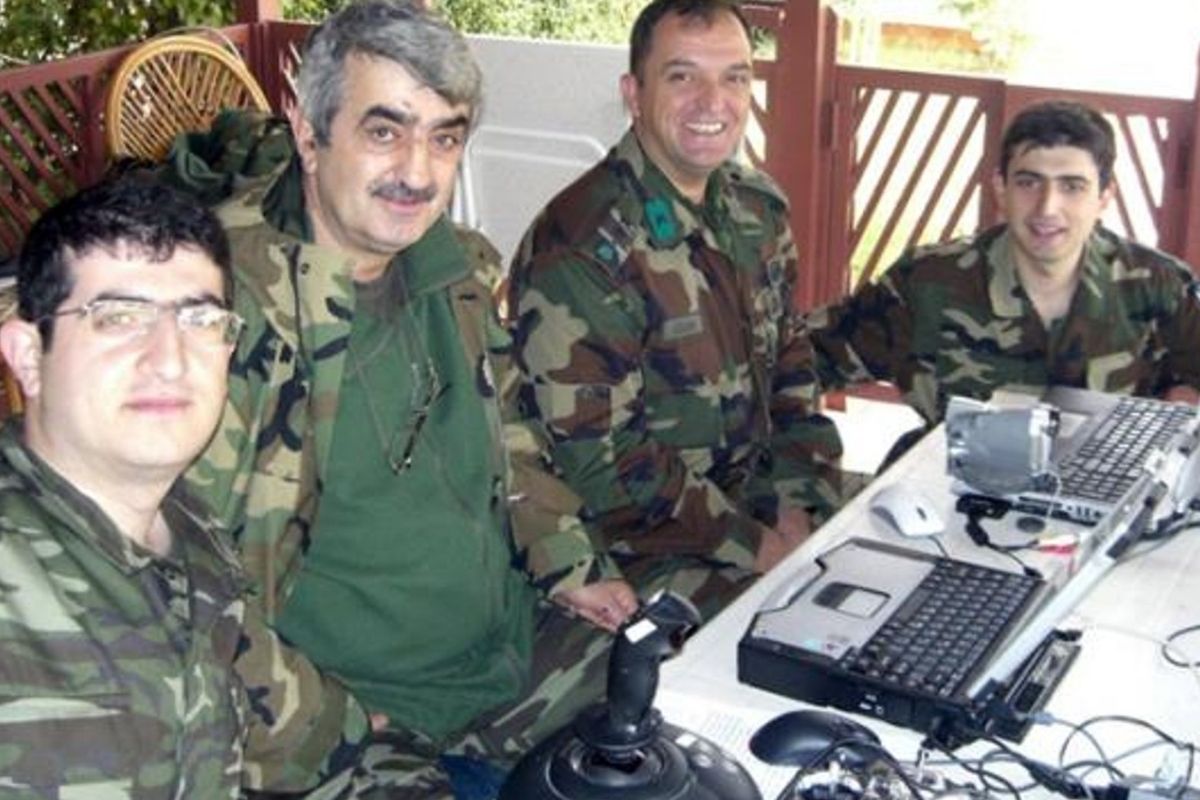 Selçuk Bayraktar, Baykar'ın tasarım hikayesini babası Özdemir Bayraktar'ın 'İnsanlar uçağı yaptığında kuşa, Laz yapınca balığa benzer' sözüyle anlattı 5 selcuk bayraktar baykarin tasarim hikayesini babasi ozdemir bayraktarin insanlar ucagi yaptiginda kusa laz yapinca