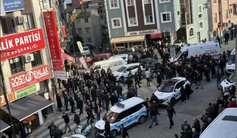 trabzonda-alacak-verecek-meydan-savasi-1-kisi-oldu-1i-agir-12-kisi-yaralandi-h1766412664-5af2ae